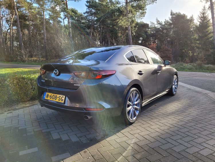 Mazda 3 2.0 SkyActiv-G 122 Hybride